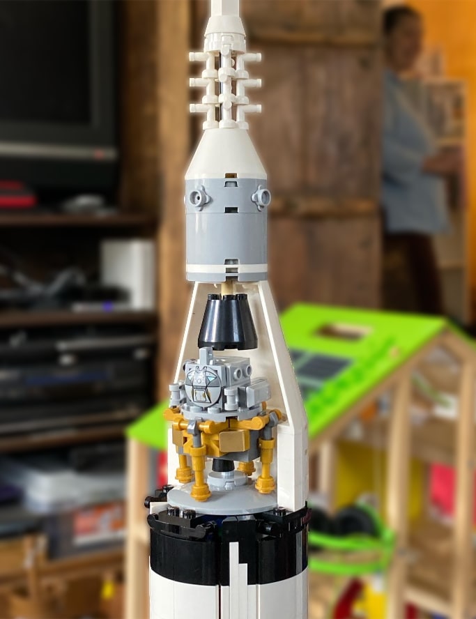 Upper stage of a Saturn V made of LEGOs